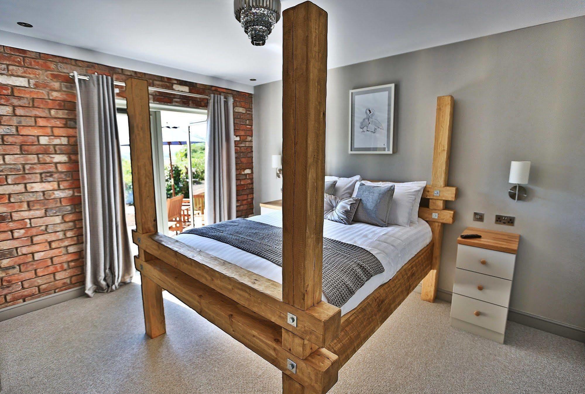 Cock O' Barton Hotel Coddington  Eksteriør billede